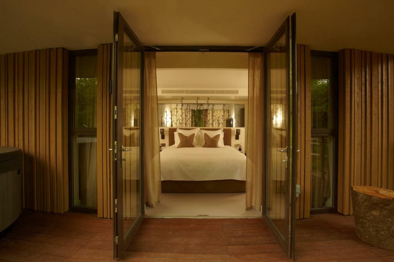 Chewton Glen Hotel - An Iconic Luxury Hotel New Milton Exterior photo